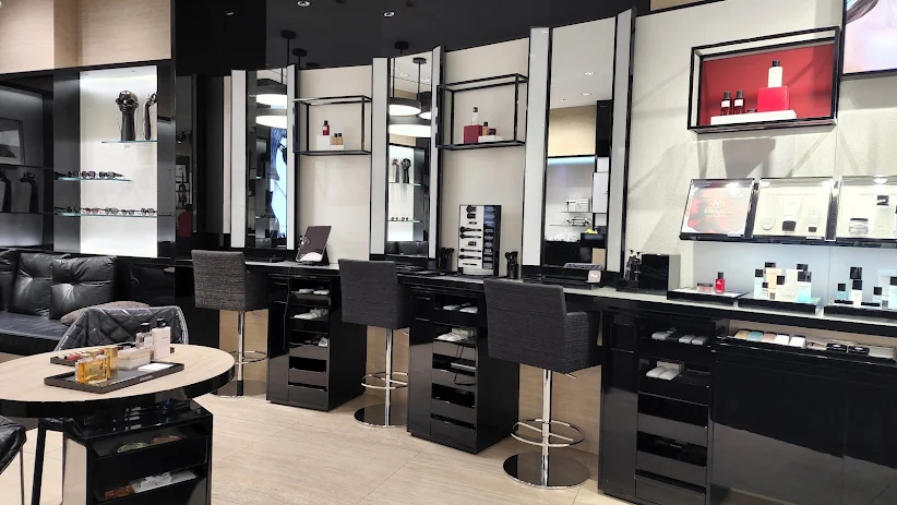 Boutique fit-out repaint